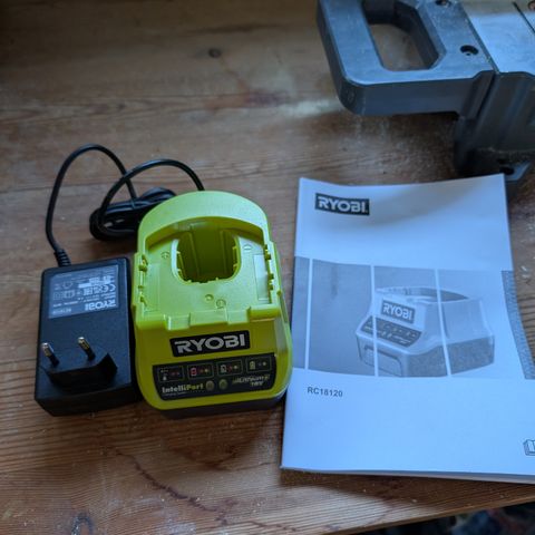 Ubrukt - Ryobi batterilader RC18120