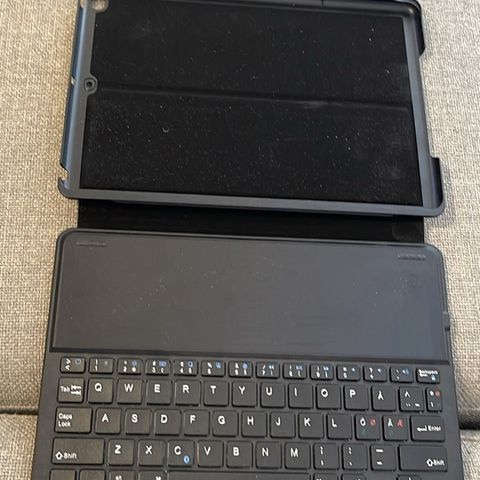 Linocell Etui med tastatur for I pad gen 5, 6 og Ai .