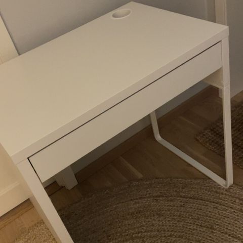 Skrivebord Ikea Micke RESERVERT!