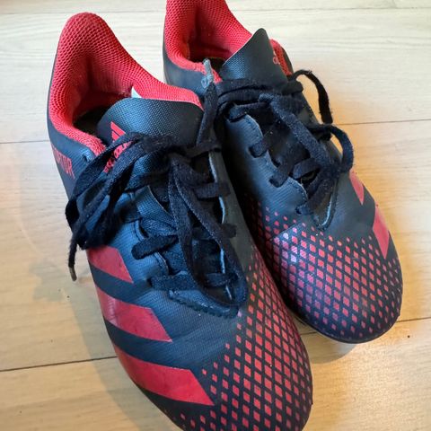 Fotballsko Adidas Predator str 34