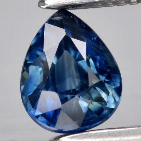 0.51 ct 5x4mm Pære Blå Safir. Madagaskar