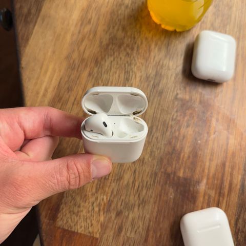 4 par AirPods, vet ikke om funker