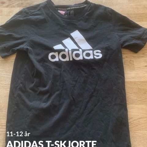 Adidas t-skjorte