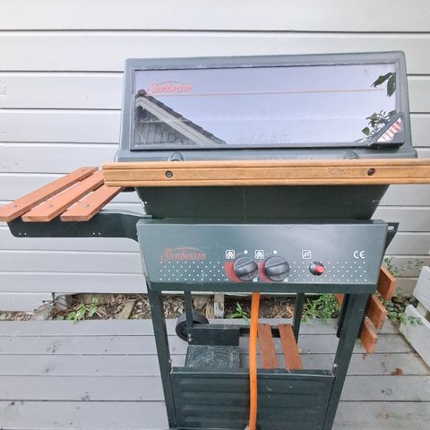 Sundbeam gassgrill, med lavastener