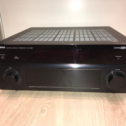 Yamaha RX-V1067 receiver