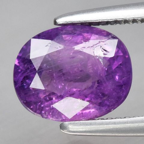 1.35 ct 6.8x5.6mm Rosa-Lilla Ubehandlet Safir. Madagaskar