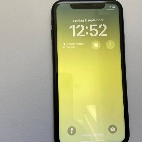 iPhone XR - pent brukt.