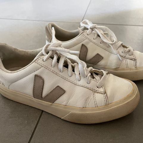 Veja sneakers str 38 selges!