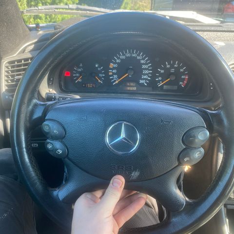 Mercedes ratt og airbag