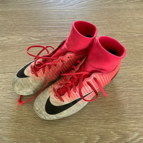 Nike Mercurial fotballsko str 34.