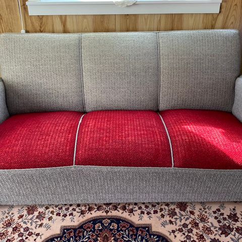 Eldre sofa + 2 stoler