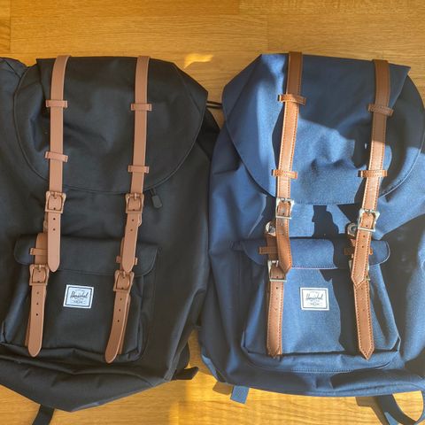 Sekk Herschel Little America 25L sort og blå