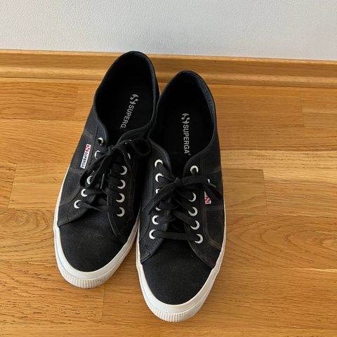 Superga sko str 45