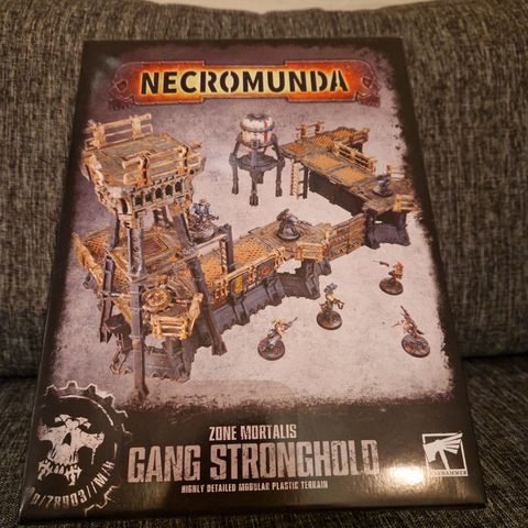 Necromunda Zone Mortalis Gang stronghold. Warhammer