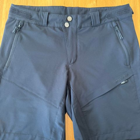 Svart Flåm shorts fra Twentyfour, str 40 /dame