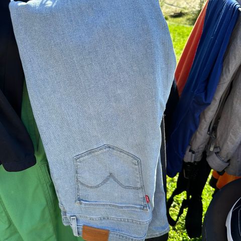 Levis jeans 31 mile high