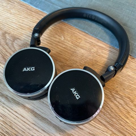 AKG N60nc