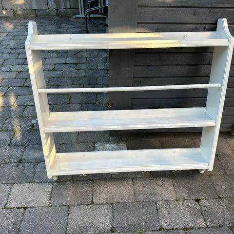 Pent brukt Ikea Stenstorp tallerkenhylle/vegghylle selges rimelig!