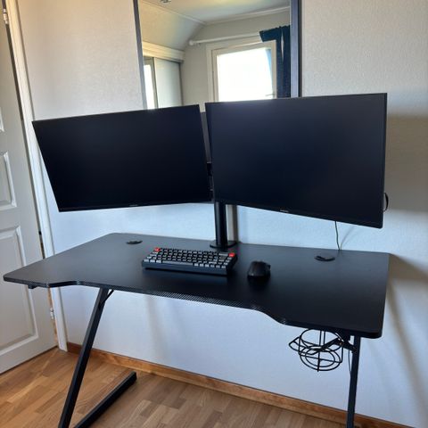 HALSTED Gamingbord 60x120 m/kopp- og hodetelefonholder svart karbon