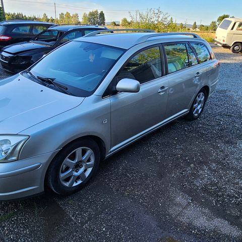 2004 Toyota Avensis 1,8 bensin manuel