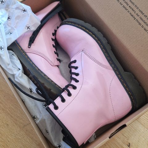 Dr. Martens pale pink kids