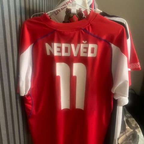 Tsjekkia fotballdrakt med ballon dor vinneren nedved bak på🤩 AUTENTISK🤩