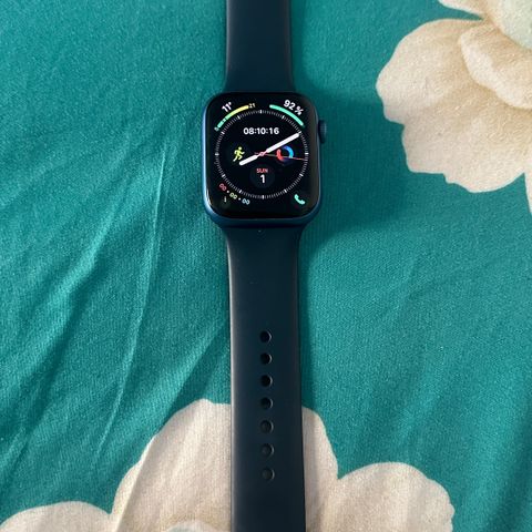 Apple watch 7 (GpS+ cellular) 45mm (98% battery health)