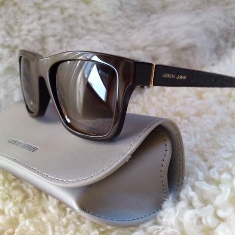 Giorgio Armani AR 8026-K -solbriller (2014-modell).