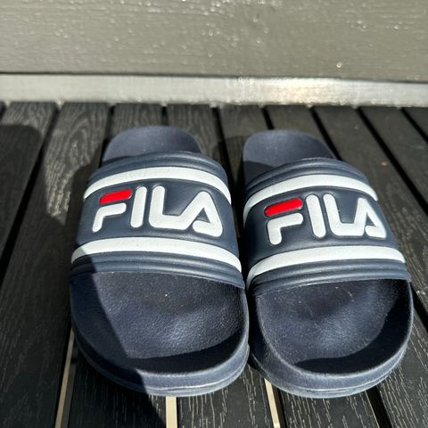 Fila slippers i str. 28