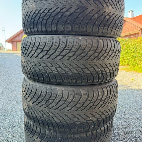 Nokian Hakkapeliitta 245/45-18, piggfrie vinterdekk