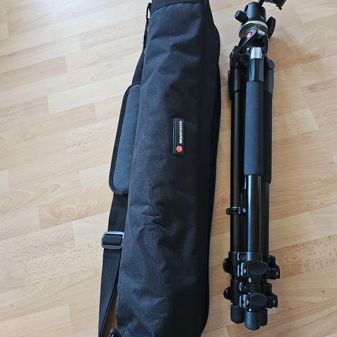 Manfrotto 190xprob m/496RC2 kulehode og bag.