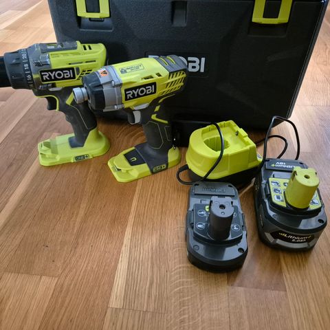 Ryobi skrumaskin og slagskrutrekker med lader og 2 batteri