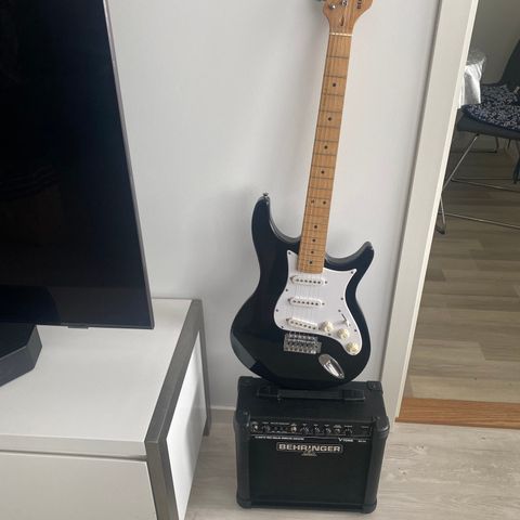 EL-gitar og forsterker, i meget god stand, alle ledninger er inkludert.