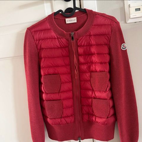 Moncler cardigan i unik farge