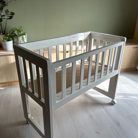 Troll Bedside Crib