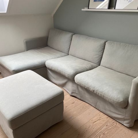 Sofa med puff- RESERVERT 11/9