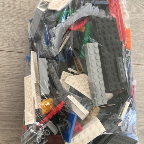 Ca 900 gram lego . 100kr