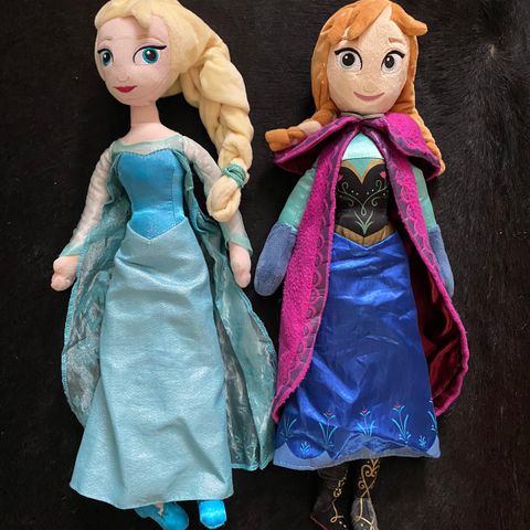 Myk Anna, Elsa, og Prinsesse Aurora (Tornerose) dukker og en Olaf-pute