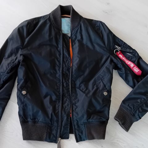 Jakke fra Alpha Industries str XS