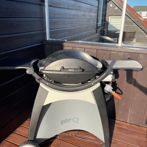 Weber gassgrill m/ stativ og slage