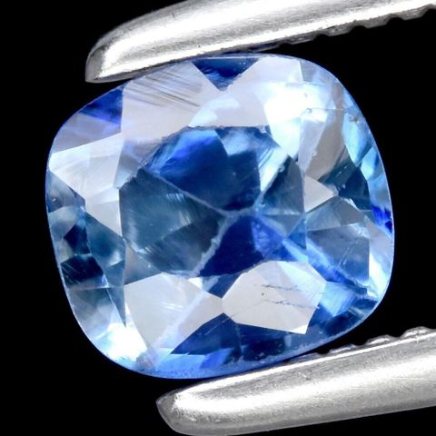 0.45 ct 4.3x4mm Pute Blå Safir. Sri-Lanka