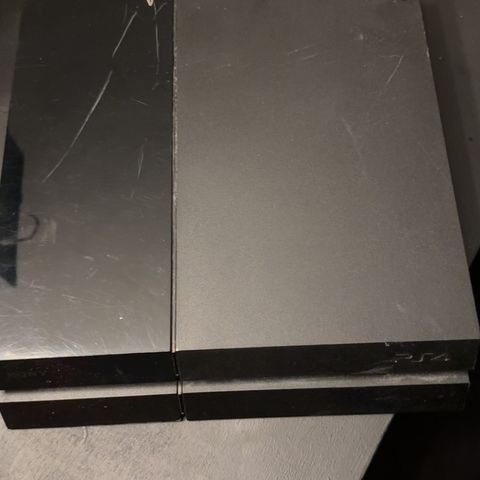 Ps4 brukt med 2 kontroller selges