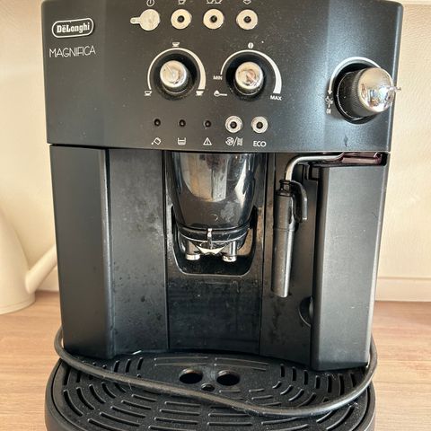 Pris satt ned - Delonhgi magnifica kaffemaskin