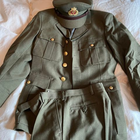 Hærens serviceuniform (gammel type)