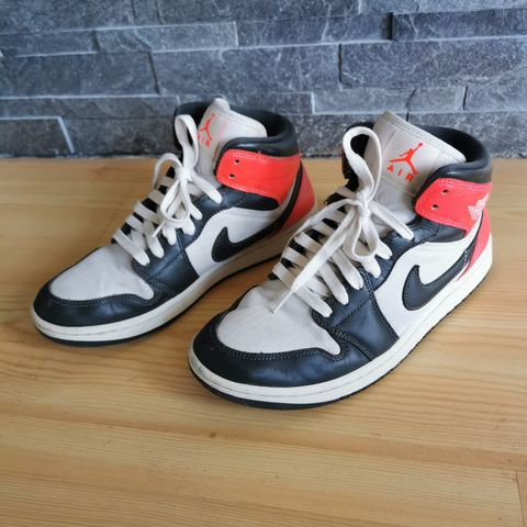 Air Jordan 1 Mid SE