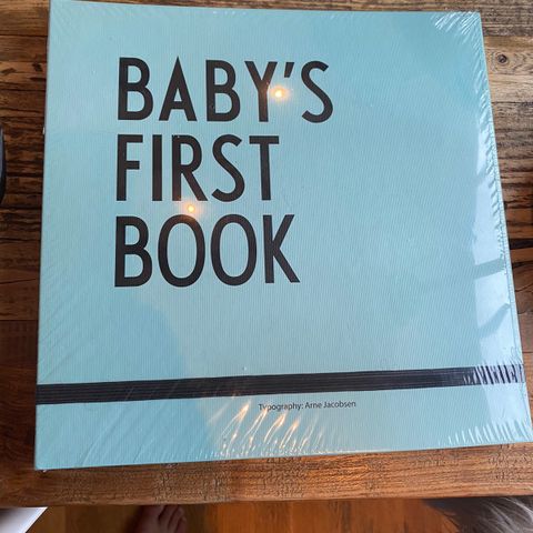 Helt NY babybok fra design letters - baby’s first book