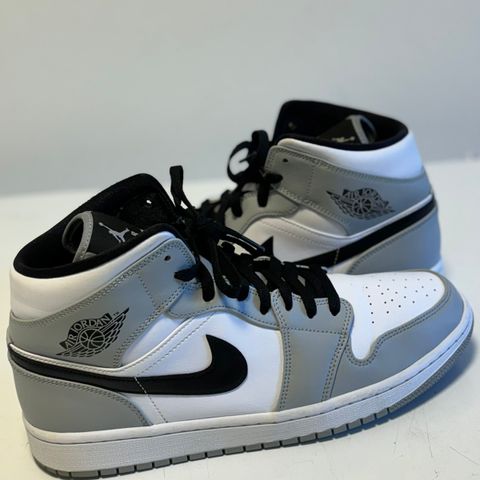 Jordan 1 light smoke grey (2020) (44,5) selges til en god pris