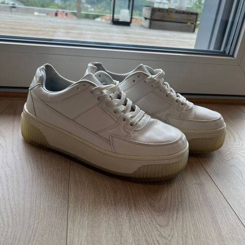 Plattform sko / sneakers fra Zara str 38