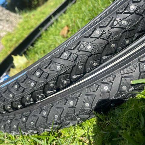 Nye/ubrukte | 2 x Schwalbe piggdekk 28x1.35 til vintersykling (gravel?)