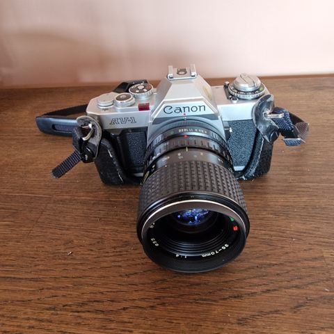 Vintage Canon AV1 m/Tokina objektiv